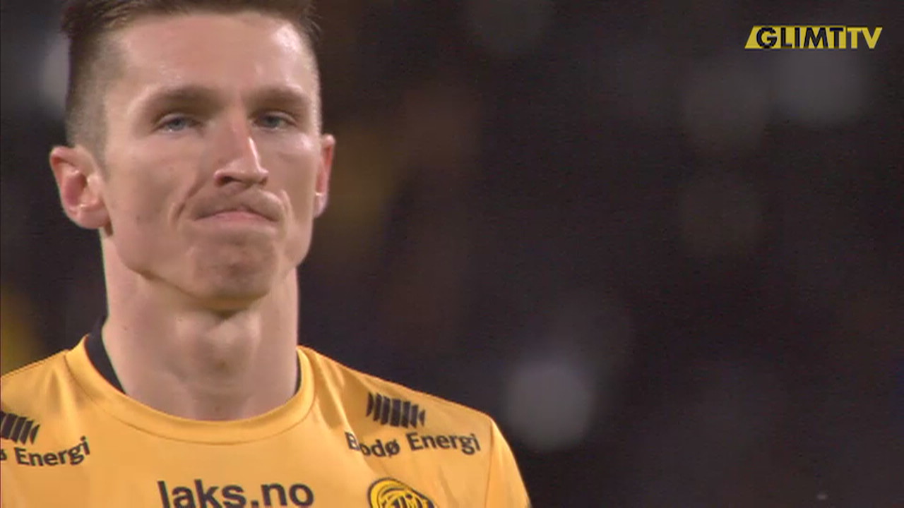 En fotballsesong består av ...